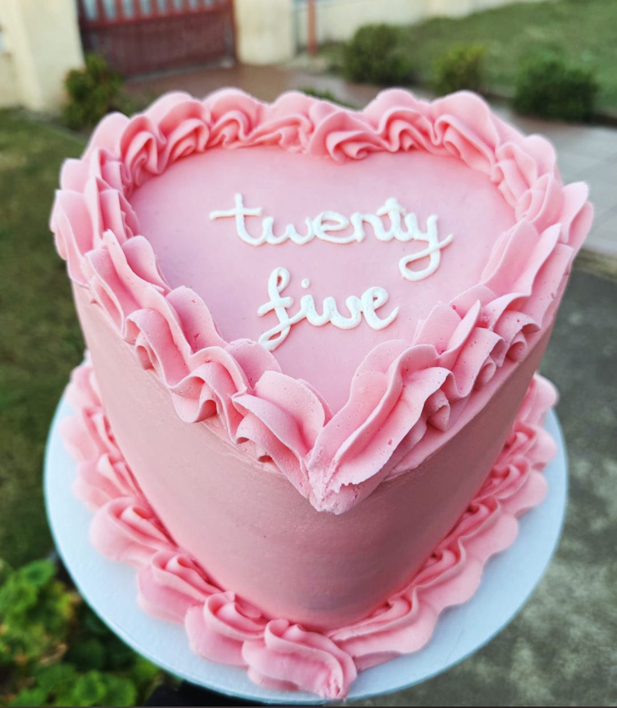 Pink ruffle heart cake reading 'twenty five'